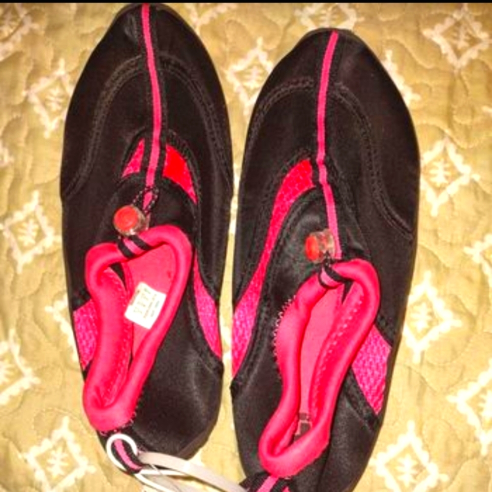 Girl's size water/beach shoe size 5.5